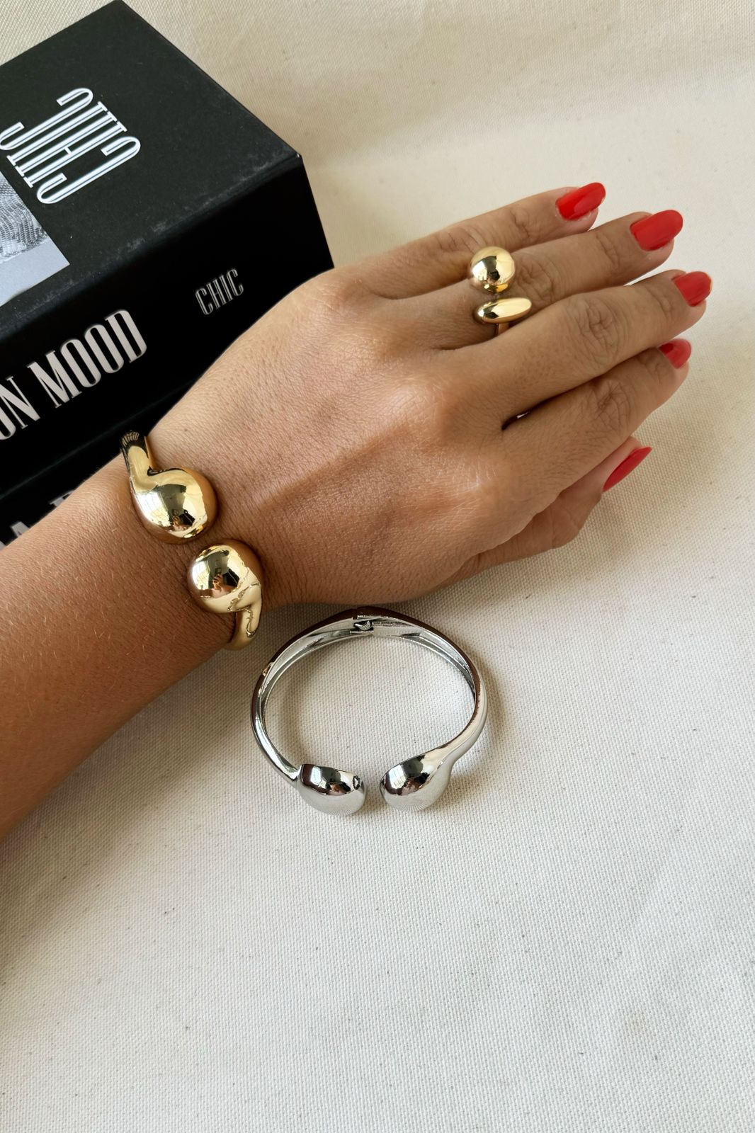 Bracelete Orgânico Redondo (PEÇA COM PEQUENO DEFEITO)