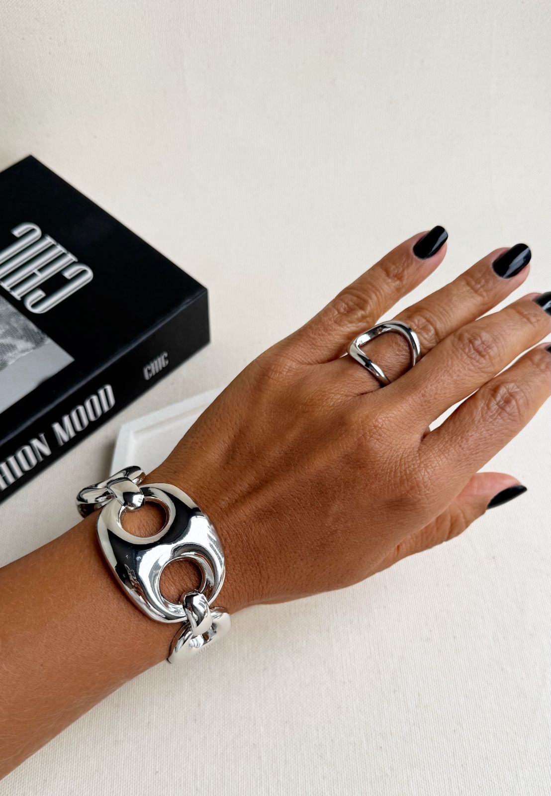 Bracelete Elos Grandes Estilo Correntes LEVE DEFEITO - Imagem 2