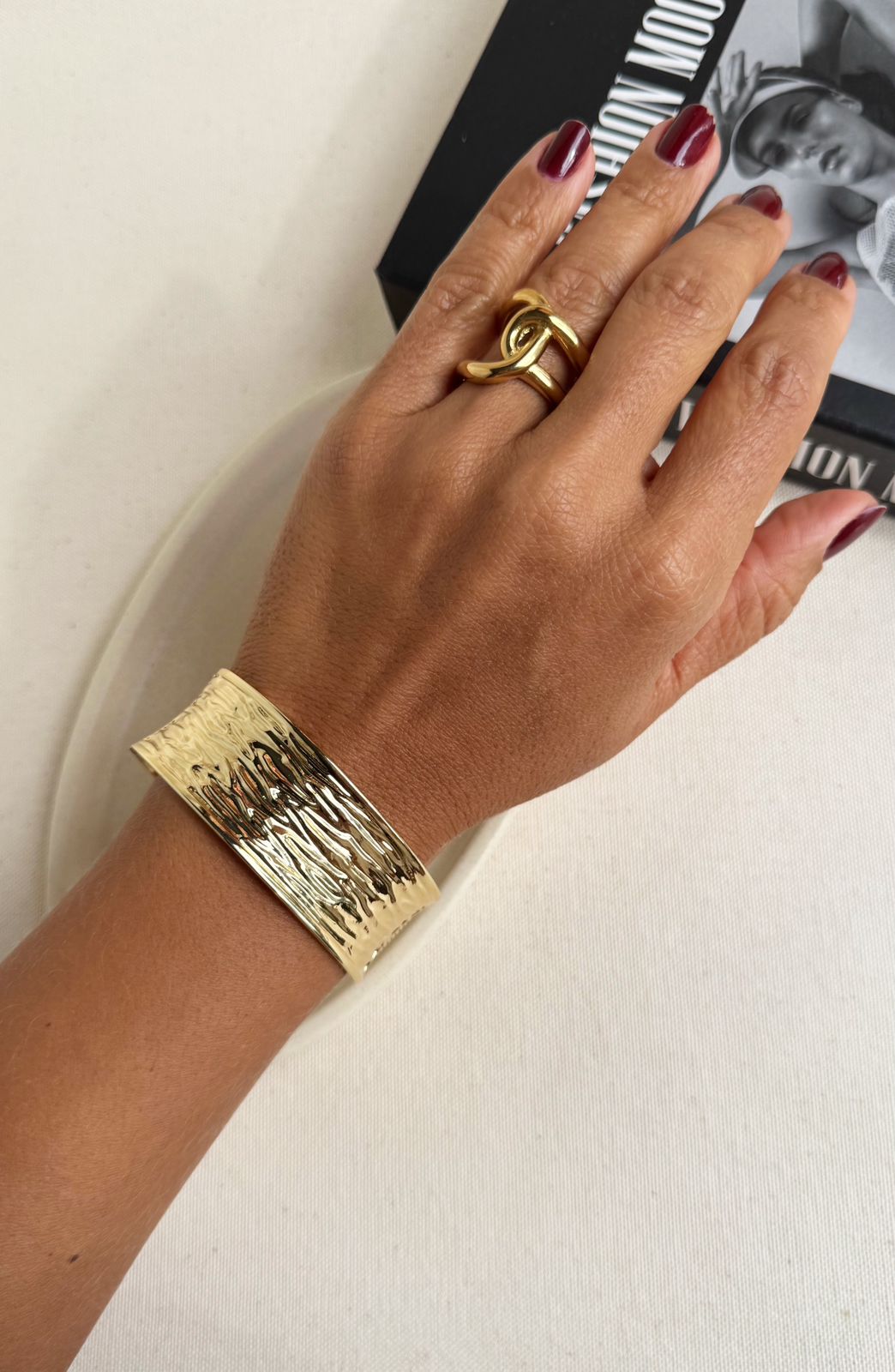 Bracelete Texturizado Elegante - Imagem 2