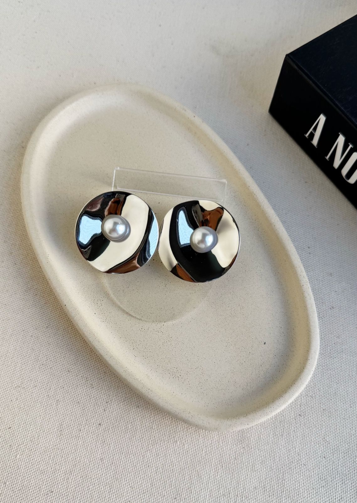 Brinco Placa Orgânica com Pérola - Imagem 2