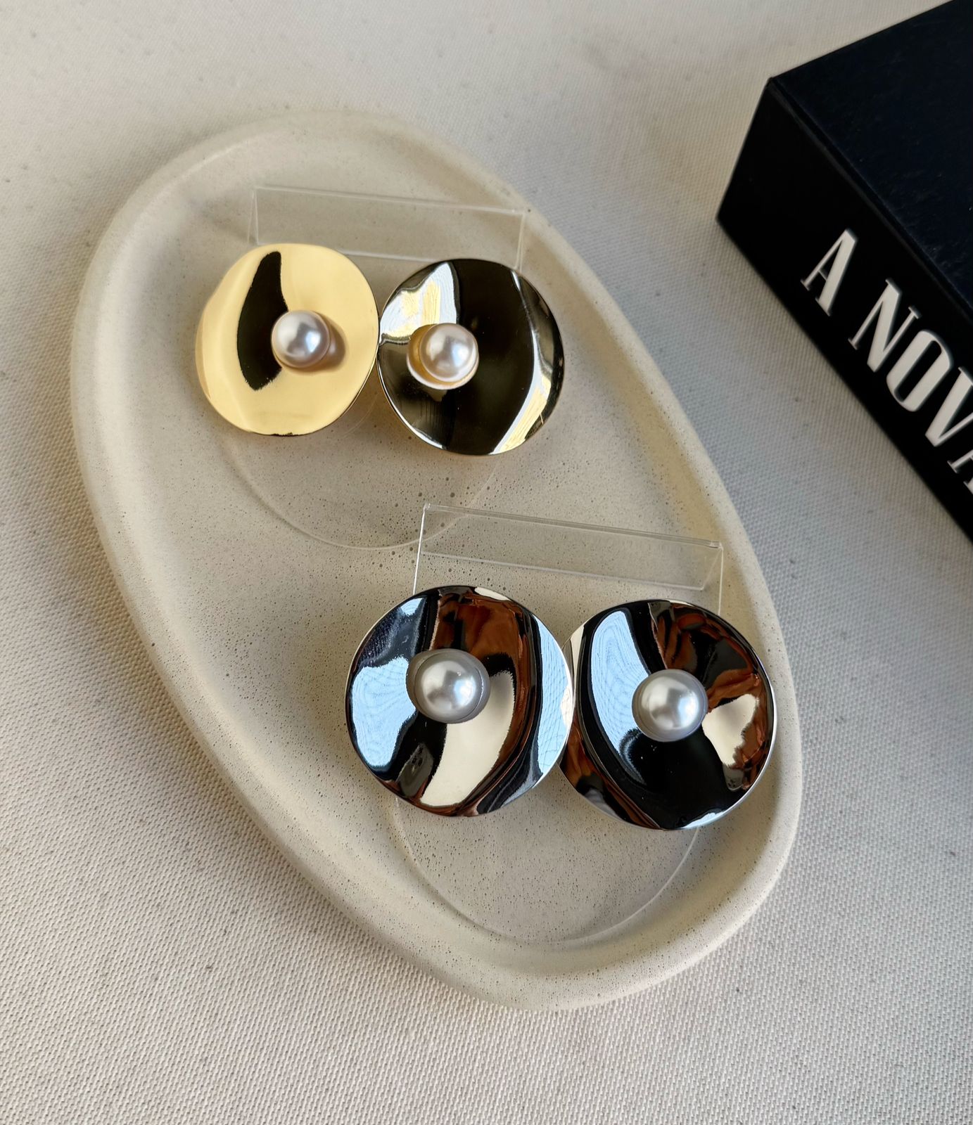 Brinco Placa Orgânica com Pérola - Imagem 4