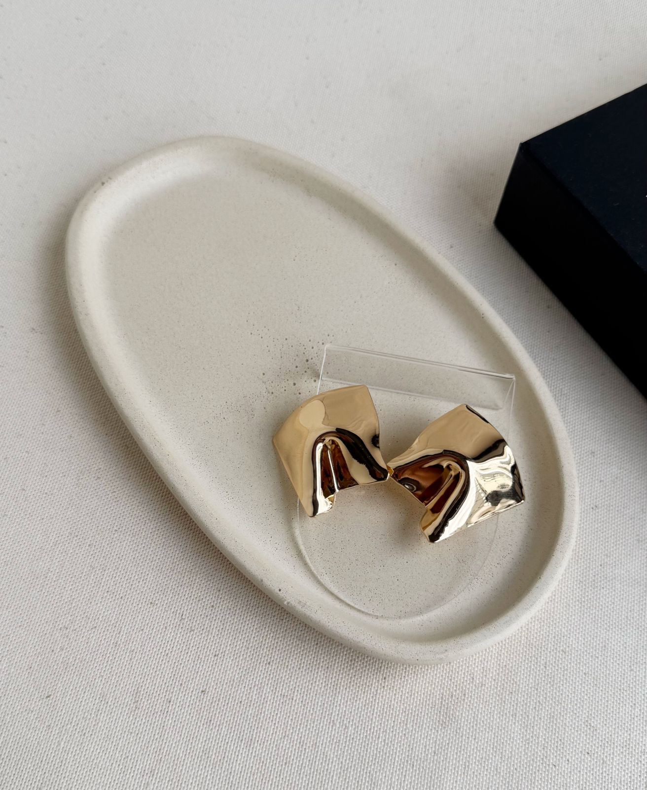 Brinco Placa Amassada Metal Leve - Imagem 3