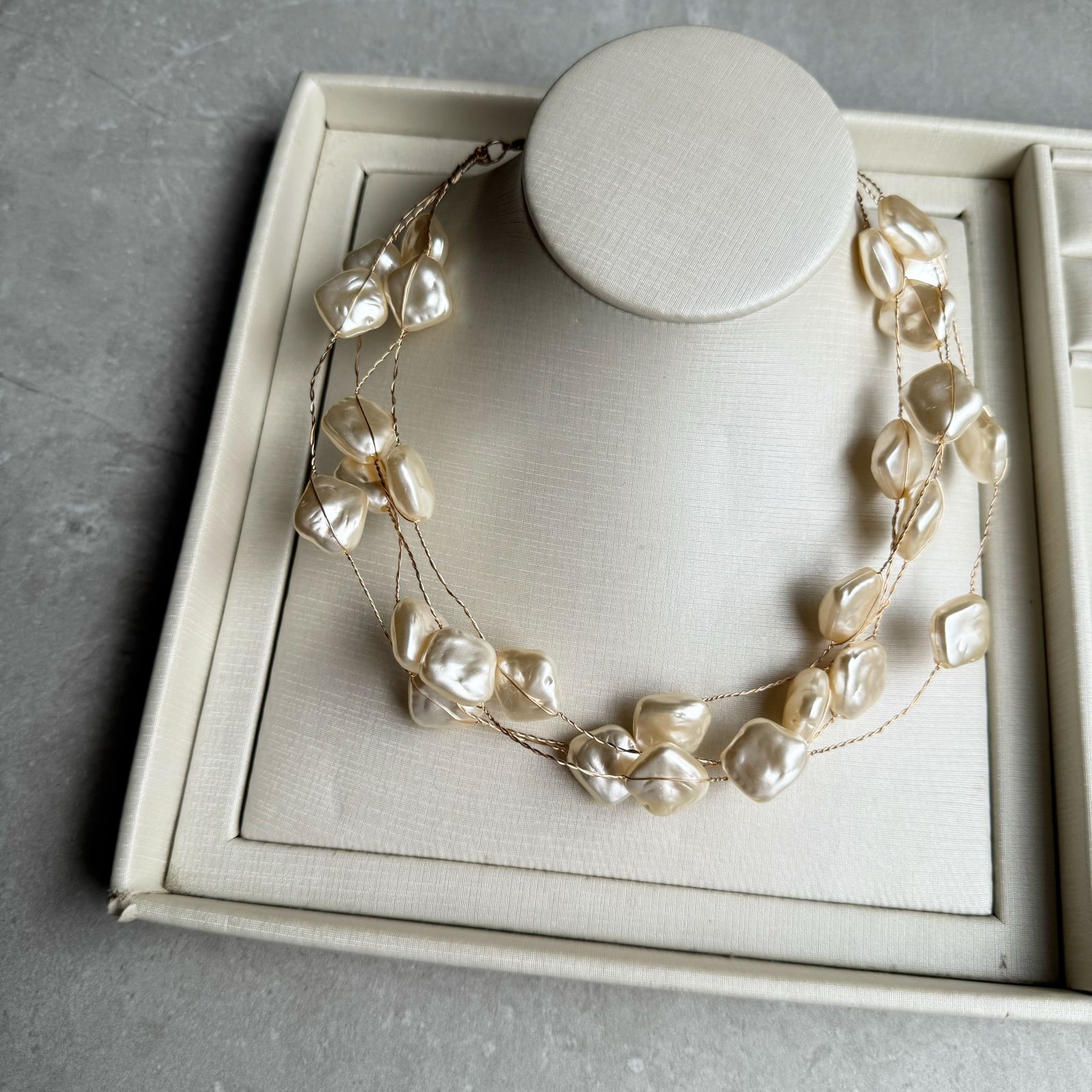 Colar Curto Acetinado Dourado - Imagem 3