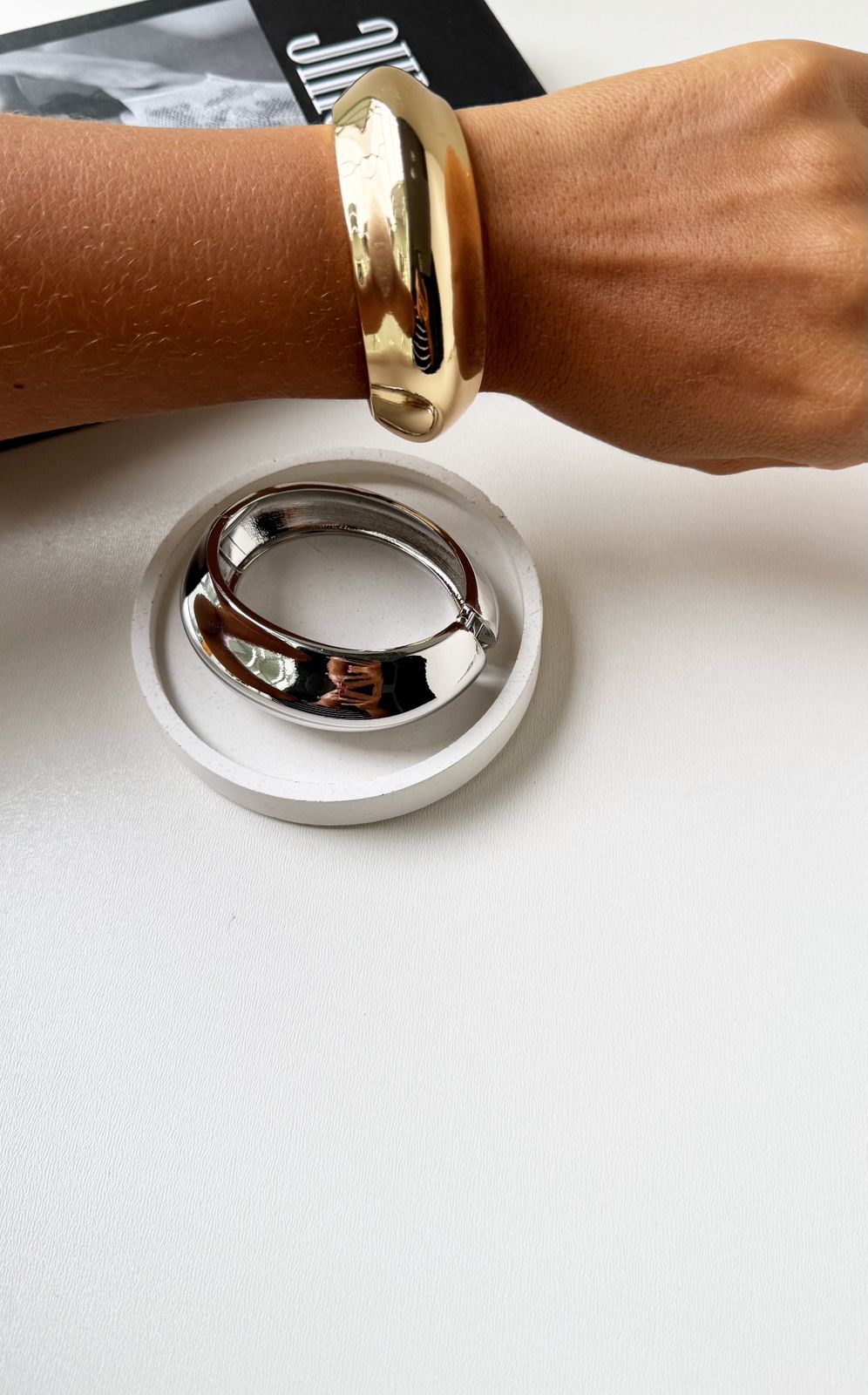 Bracelete Classico Liso (PEÇA COM DEFEITO)