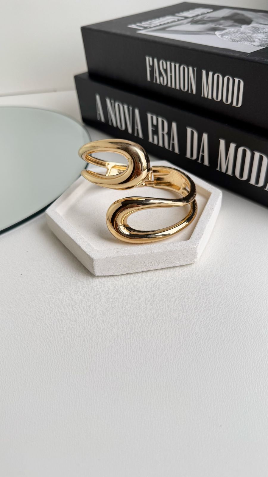 Bracelete Premium Vazado Gaia (PEÇA COM LEVE DEFEITO) - Imagem 2