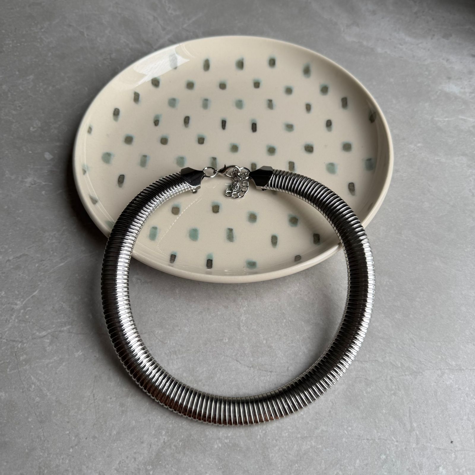 Choker Flexivel Estruturada Moderna - Imagem 3