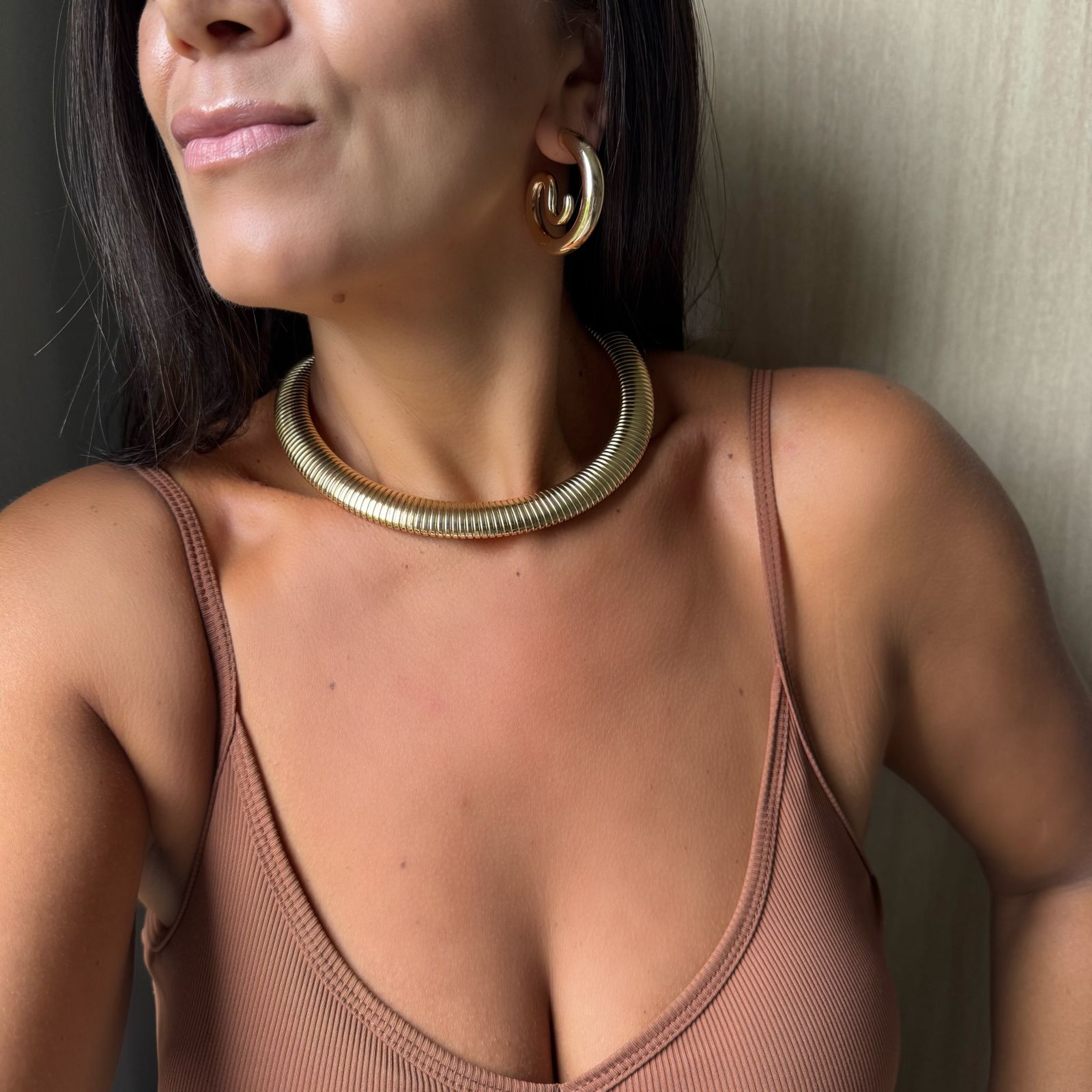 Choker Flexivel Estruturada Moderna - Imagem 2