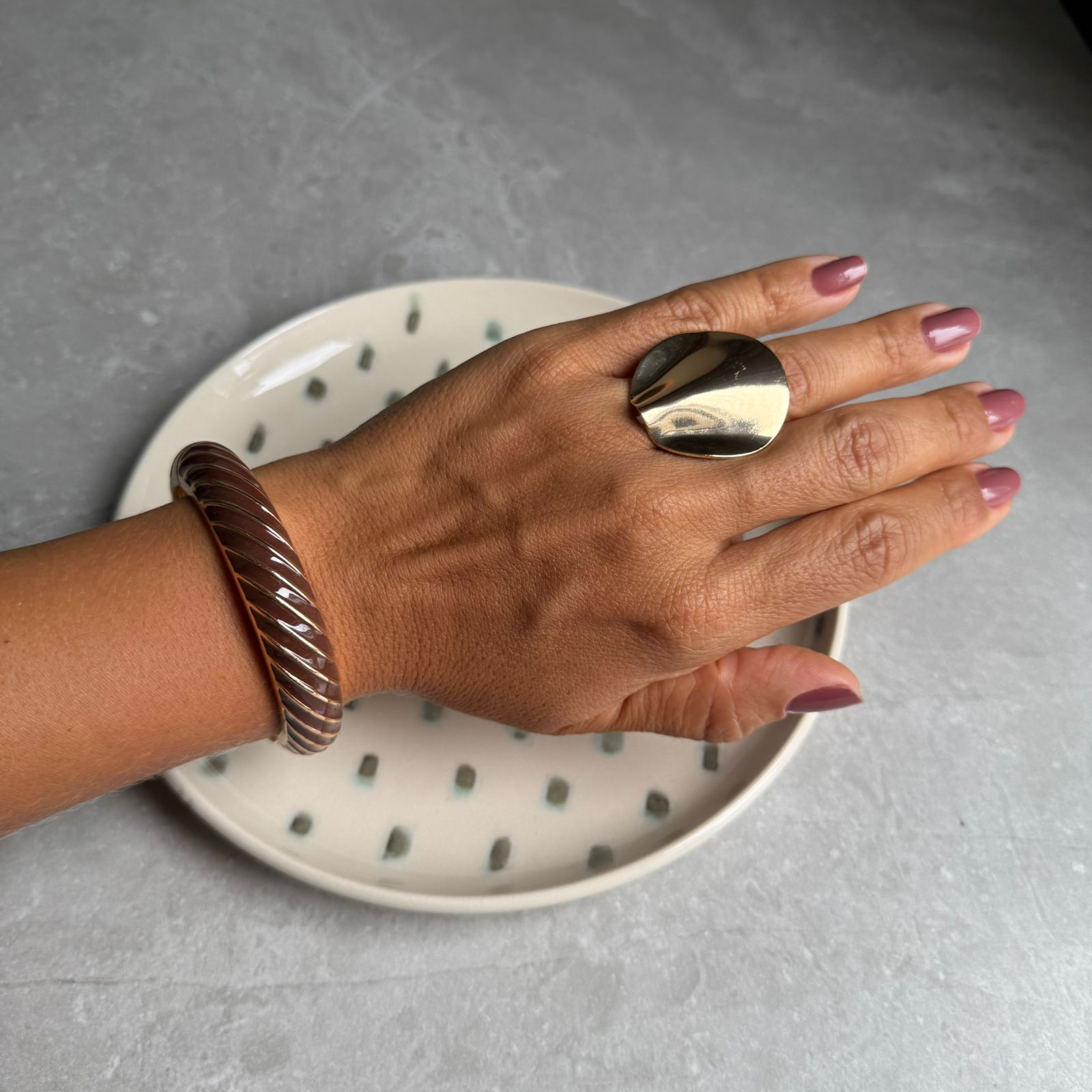 Bracelete Listras Chic Esmaltado Dourado - Imagem 2