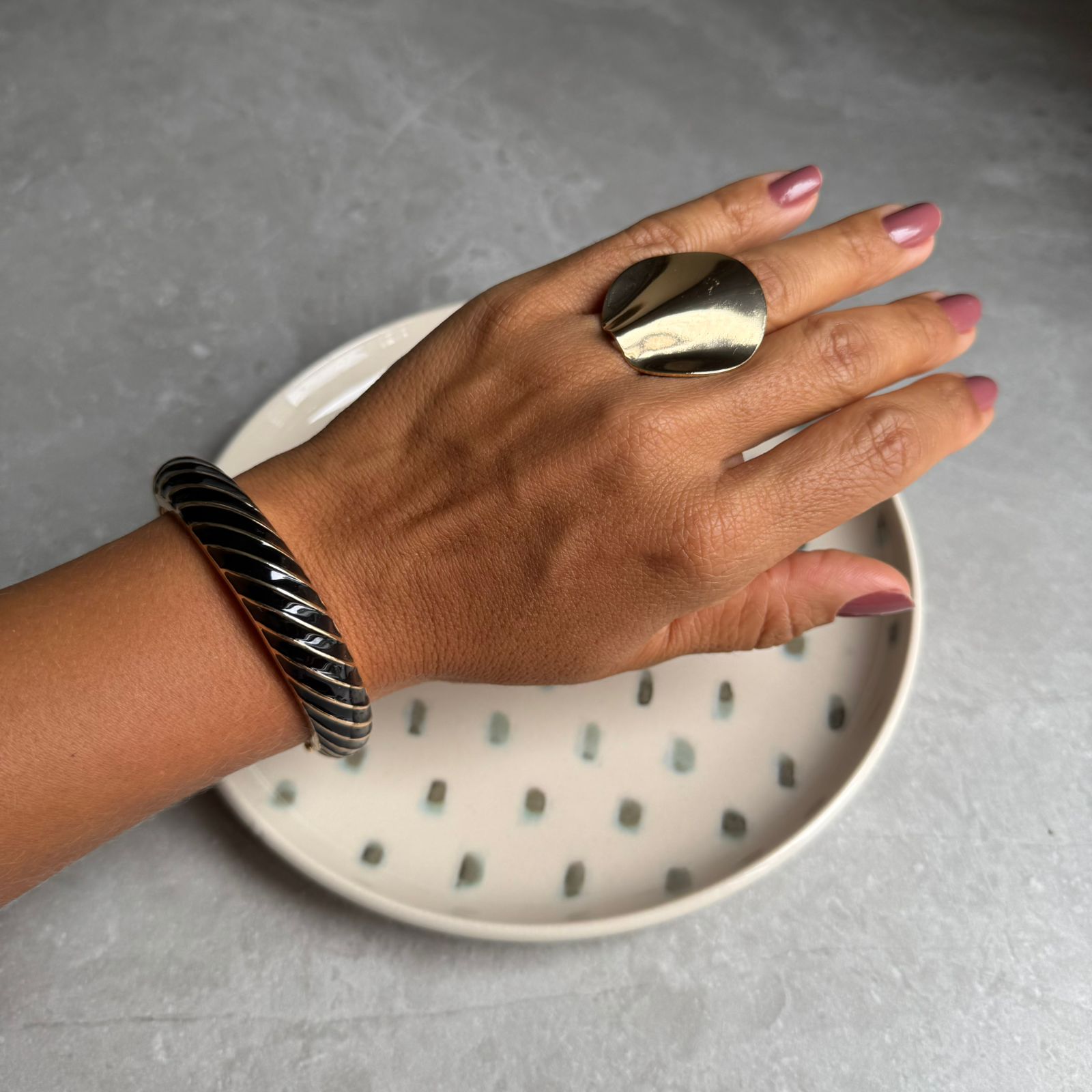 Bracelete Listras Chic Esmaltado Dourado - Imagem 5