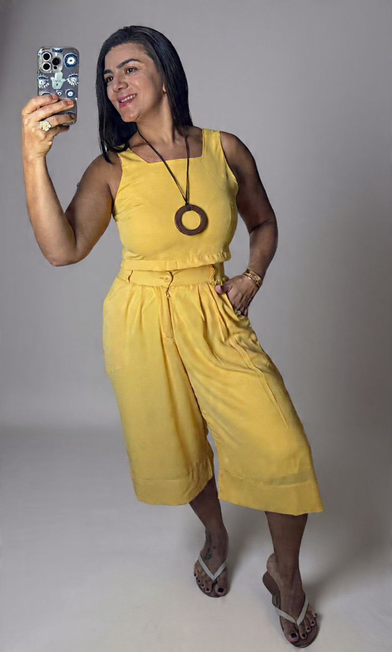 Conjunto Feminino em Crepe Cropped e Pantacourt - Imagem 5