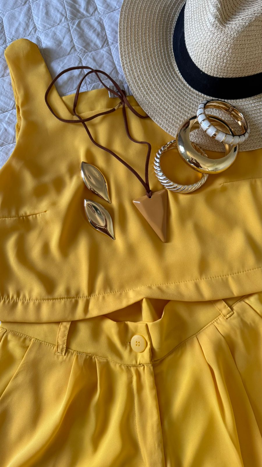 Conjunto Feminino em Crepe Cropped e Pantacourt - Imagem 3