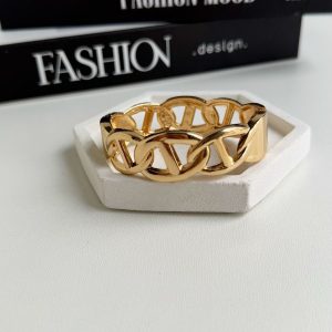 Bracelete de Elos Cor:Dourado (LEVE DEFEITO)