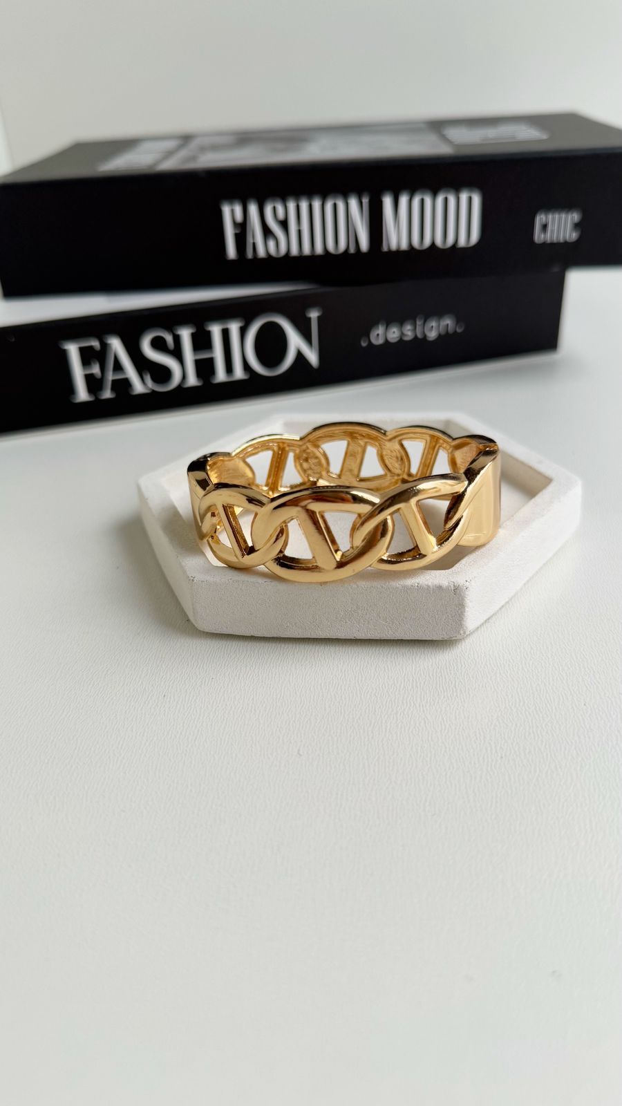 Bracelete de Elos Cor:Dourado (LEVE DEFEITO)