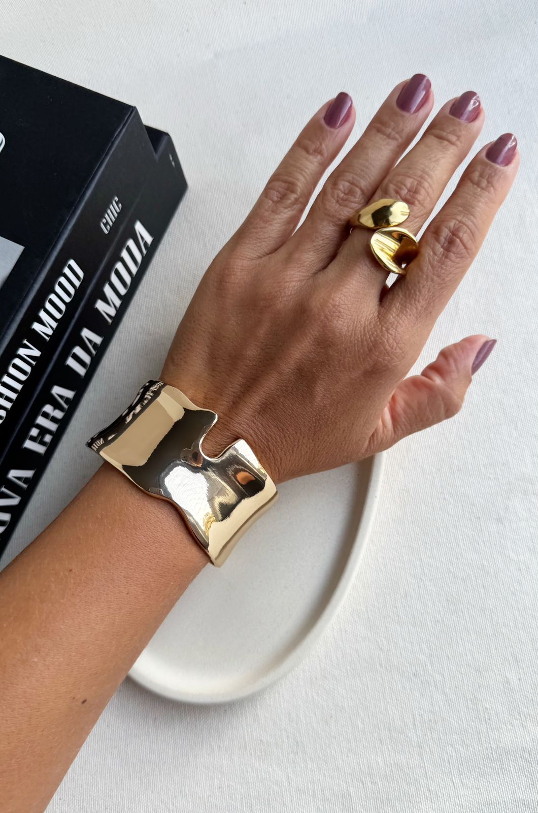Bracelete Metal Orgânico Fluidez Cor:Dourado (LEVE DEFEITO) - Imagem 2
