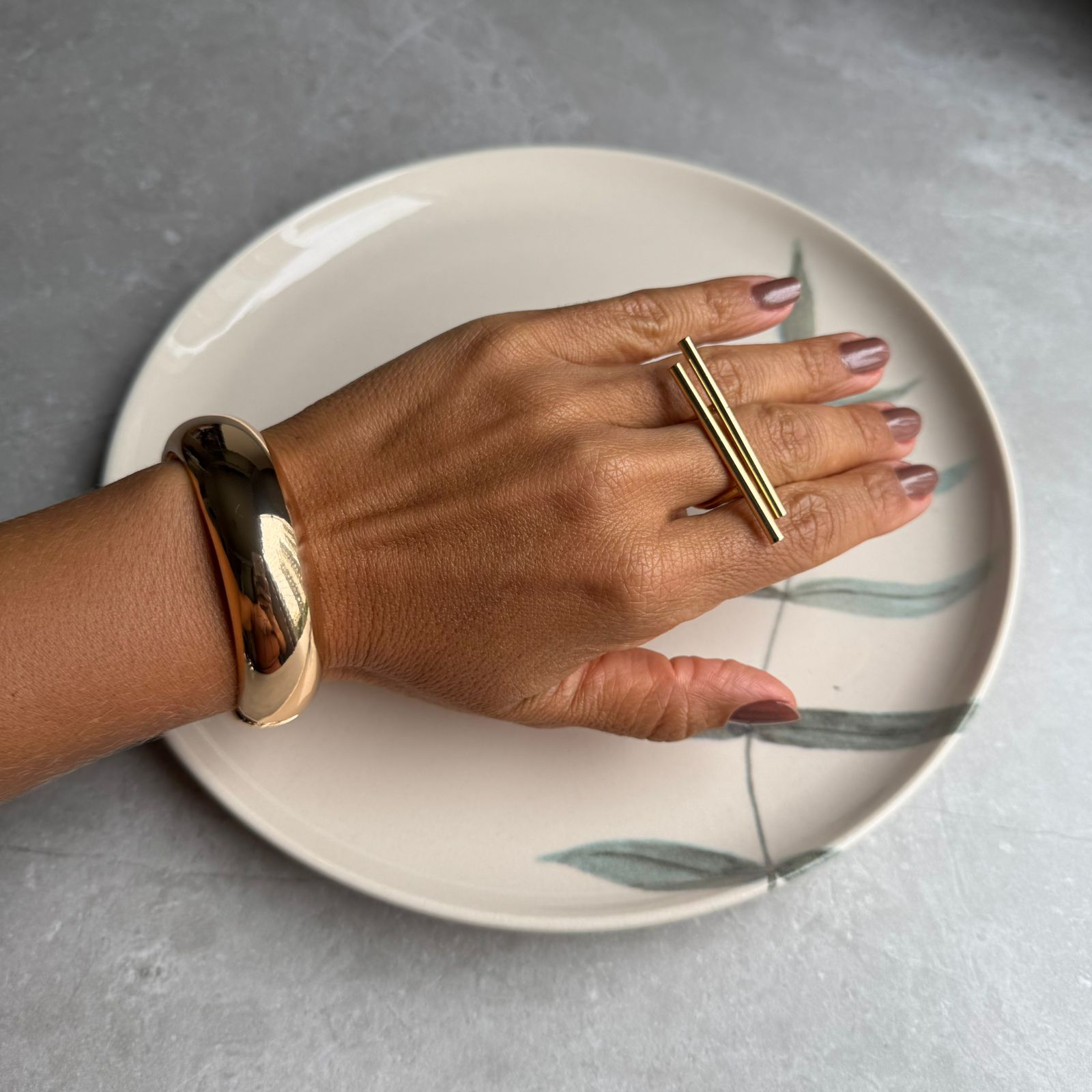 Bracelete Básico Abaulado Cor:Dourado (LEVE DEFEITO)