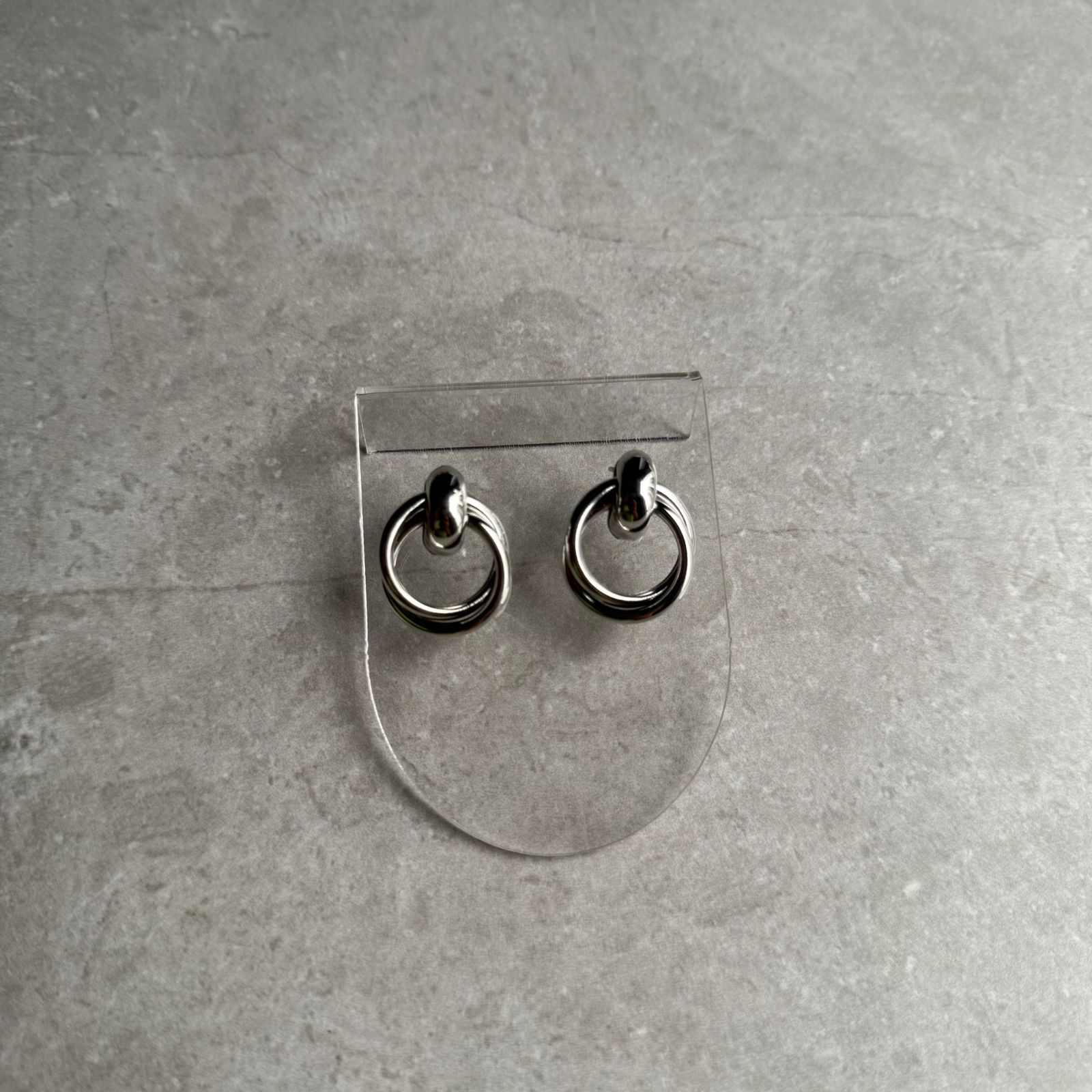 Brinco Elos Liso Minimalista Elegante - Imagem 2