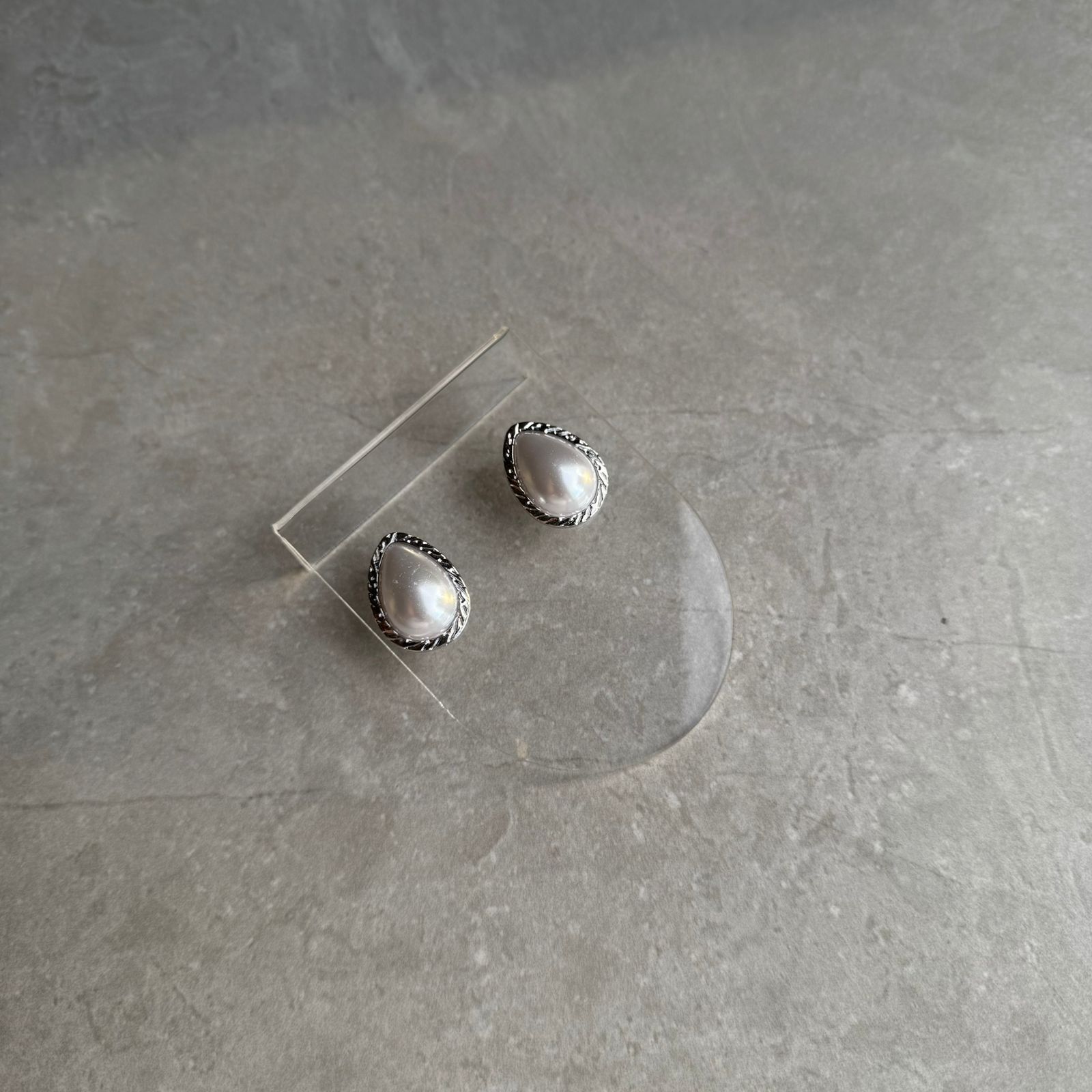 Brinco Bijuteria Gota Pérolada Sintética - Imagem 2