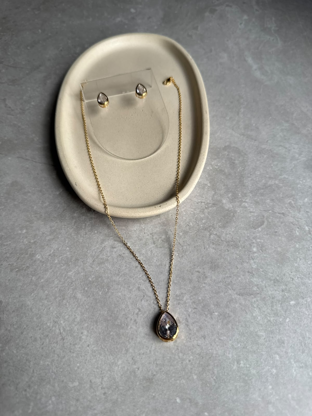 Conjunto Colar e Brinco Gota Delicada