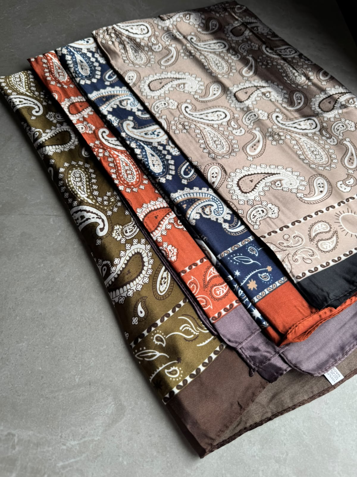 Lenço Cetim 90x90 Estampa Bandana