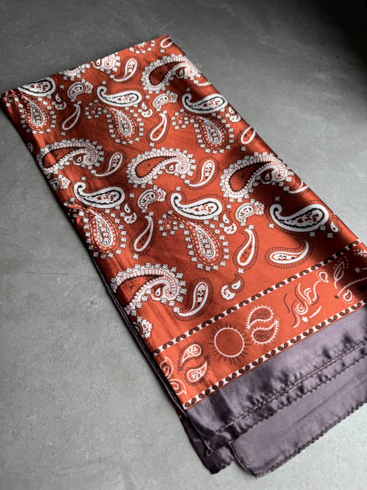 Lenço Cetim 90x90 Estampa Bandana - Imagem 3